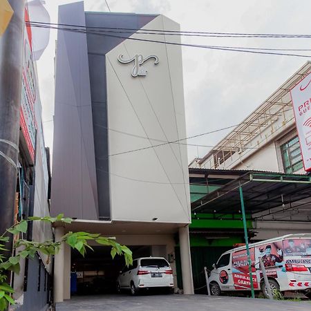 Urbanview Hotel Priority Samarinda By Reddoorz Exterior photo